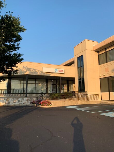 More Photos Of 905 W Sproul Rd, Springfield Township Office For Lease