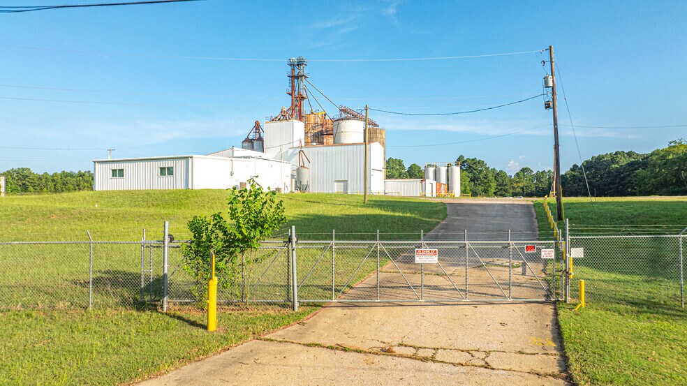 More Photos Of 220 Progress Blvd, Longview Warehouse For Sale