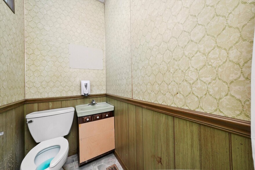 More Photos Of 526 N Western Ave, Chicago Manufacturing For Sale