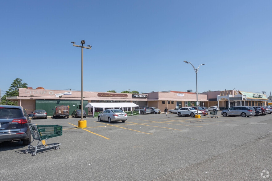 More Photos Of 1000-1030 Railroad Ave, Woodmere Storefront For Lease