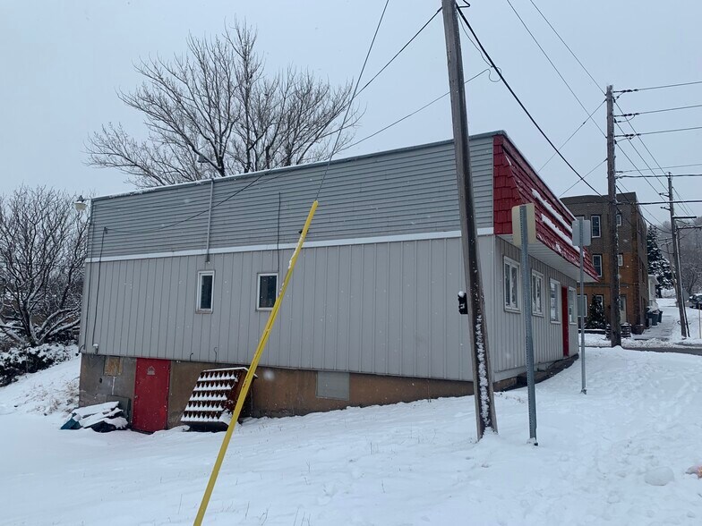 More Photos Of 1902 W 1st St, Duluth Service For Lease