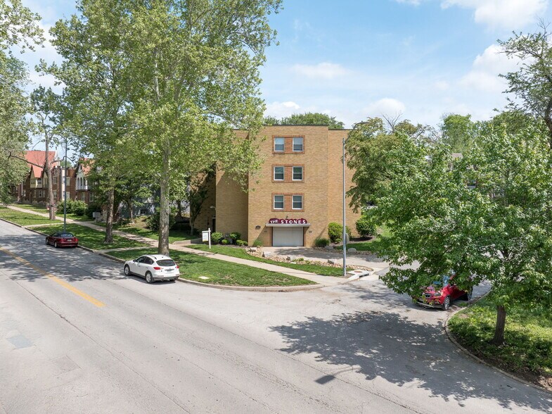 More Photos Of 4339 Roanoke Pkwy, Kansas City Apartments For Sale