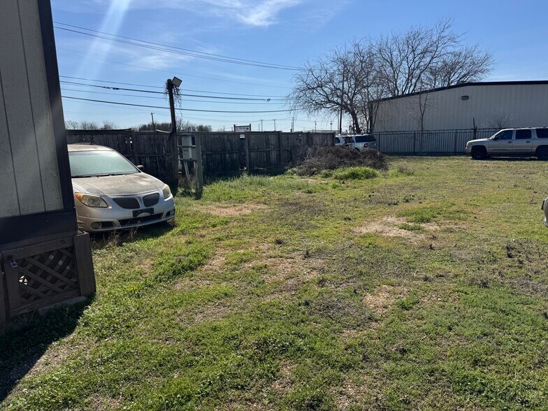 More Photos Of 6505 Highway 79, Hutto Auto Dealership For Sale