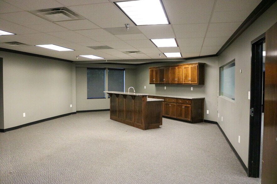 More Photos Of 3730 S Elizabeth St, Independence Medical For Lease