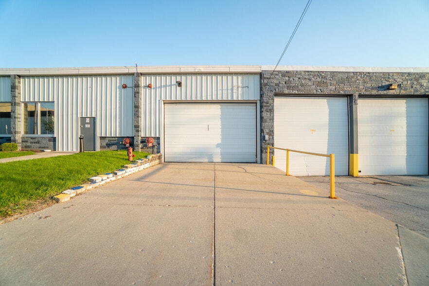 More Photos Of 4609-4801 W Woolworth Ave, Milwaukee Warehouse For Lease