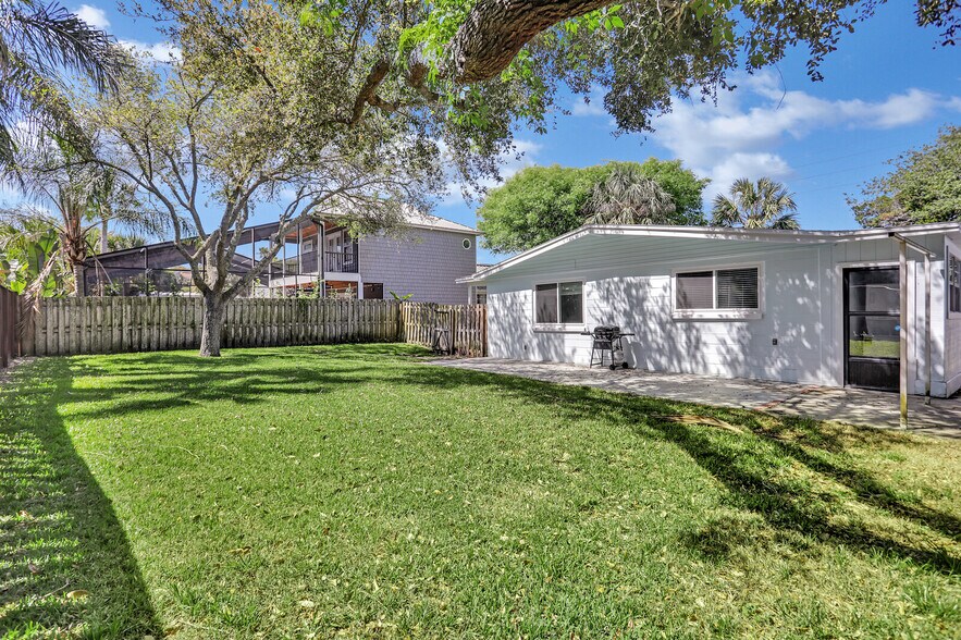 More Photos Of 1813 Seminole Rd, Atlantic Beach Multifamily For Sale