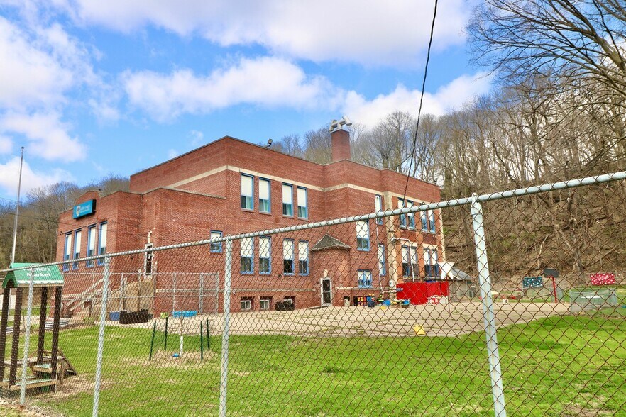 More Photos Of 715 W Locust St, Dubuque Office Residential For Sale