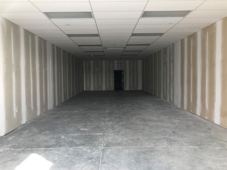 More Photos Of Airport Plz, Fayetteville Freestanding For Lease