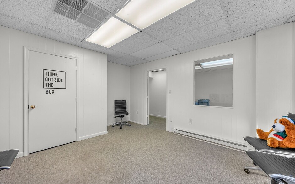 More Photos Of 105 S First Colonial Rd, Virginia Beach Flex For Sale