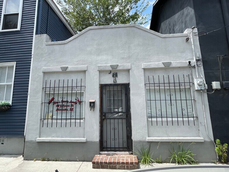 More Photos Of 148 1/2 Cannon St, Charleston Storefront Retail Office For Sale