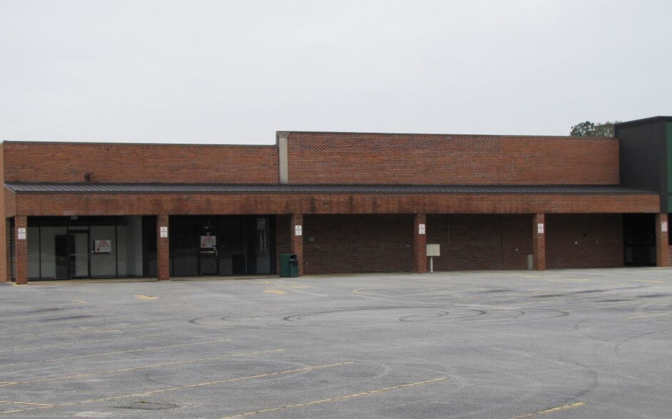 More Photos Of 502 Ashburn Rd, Sylvester General Retail For Lease