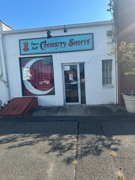 More Photos Of 33 E Main St, Patchogue Storefront For Lease