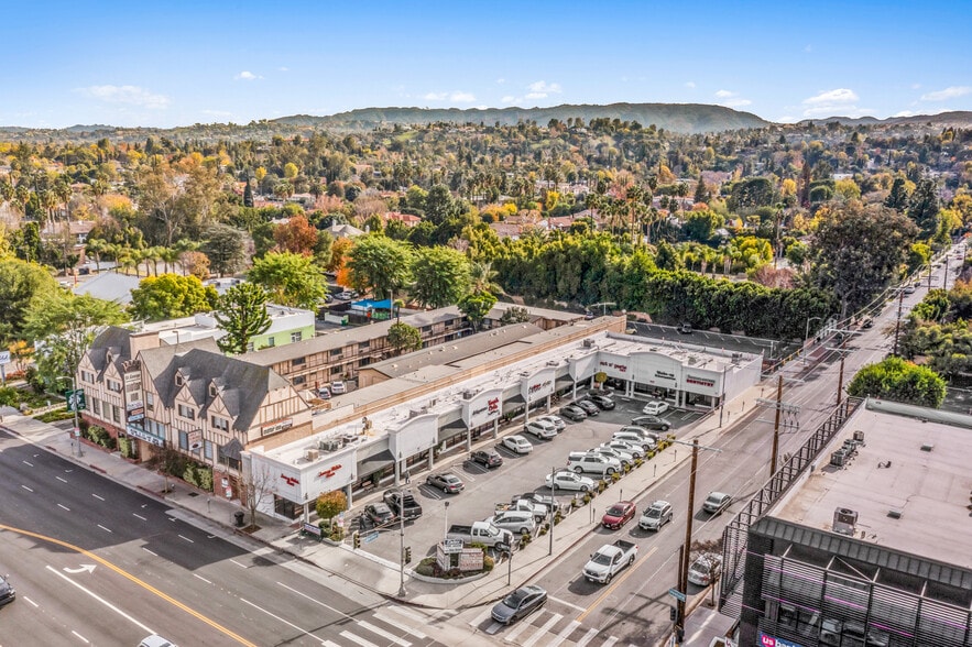 More Photos Of 19458 Ventura Blvd, Tarzana Unknown For Lease