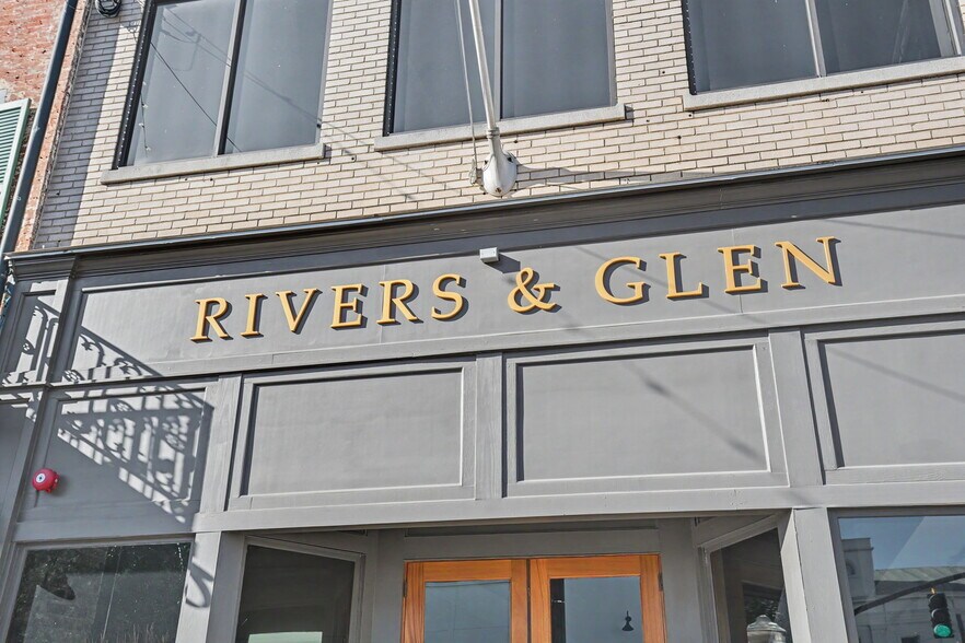 More Photos Of 101 E Broughton St, Savannah Storefront Retail Office For Lease