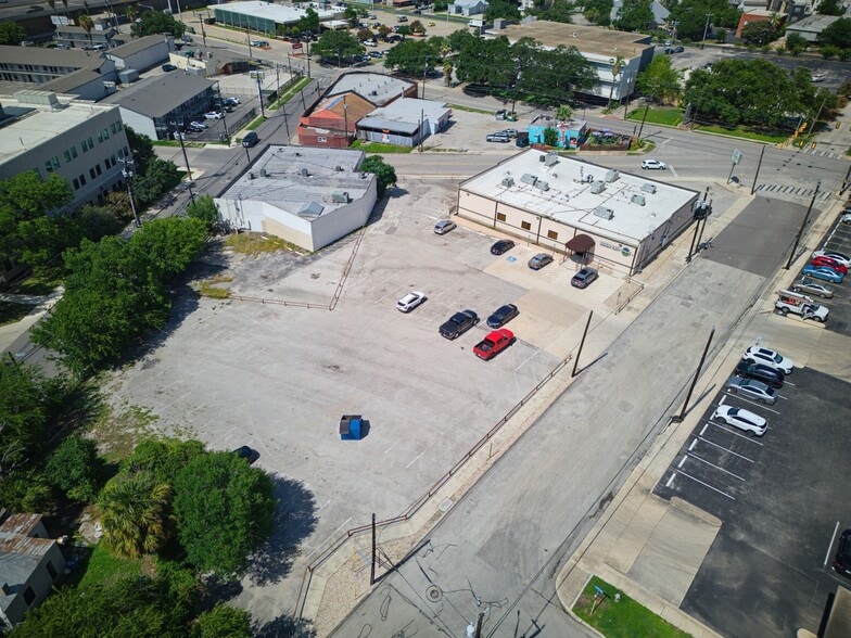 More Photos Of 816-818 Lexington Ave, San Antonio Medical For Sale