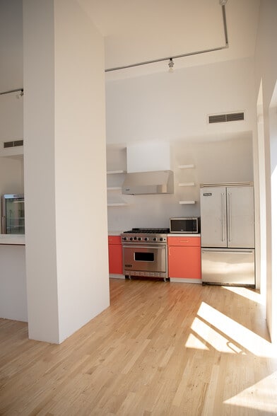 More Photos Of 70-72 Windward Ave, Venice General Retail For Lease