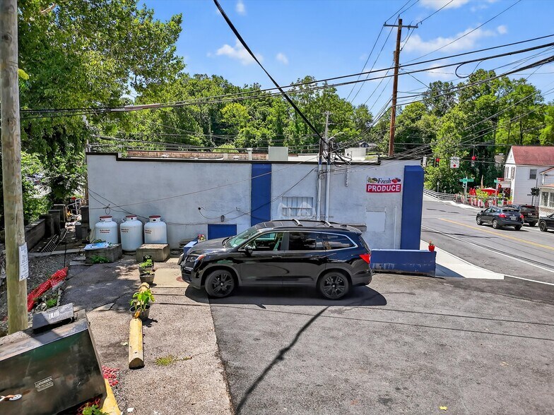 More Photos Of 4 Oscawana Lake Rd, Putnam Valley Supermarket For Sale
