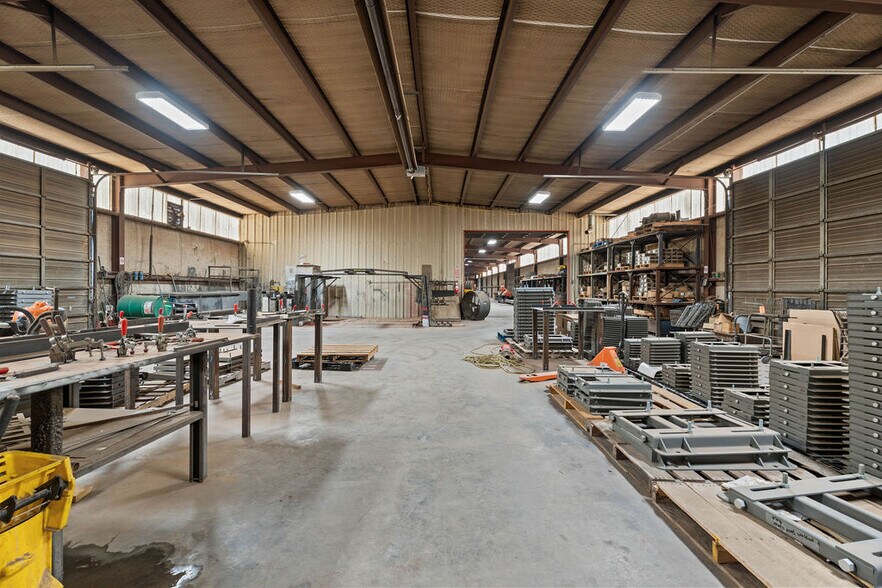 More Photos Of 3917 Clovis Rd, Lubbock Warehouse For Lease