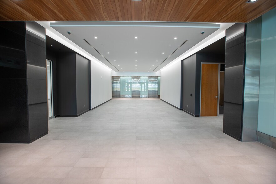 More Photos Of 2505 Boul Laurier, Québec Office For Lease