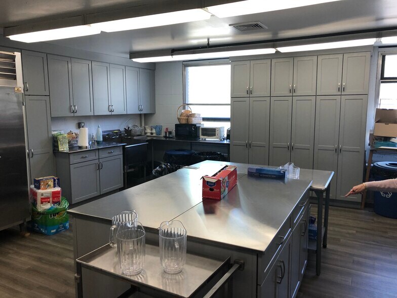 More Photos Of 2966 Crompond Rd, Yorktown Heights Schools For Lease