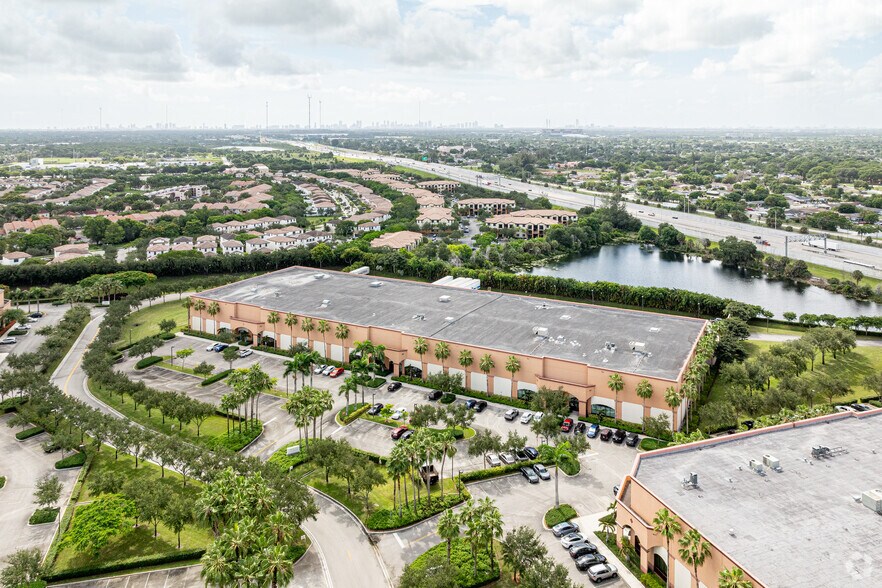 More Photos Of 9600 Premier Pky, Miramar Distribution For Lease