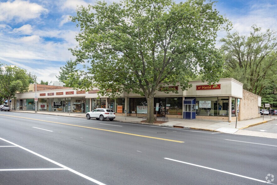 More Photos Of 132-150 Middle Neck Rd, Great Neck Storefront For Lease