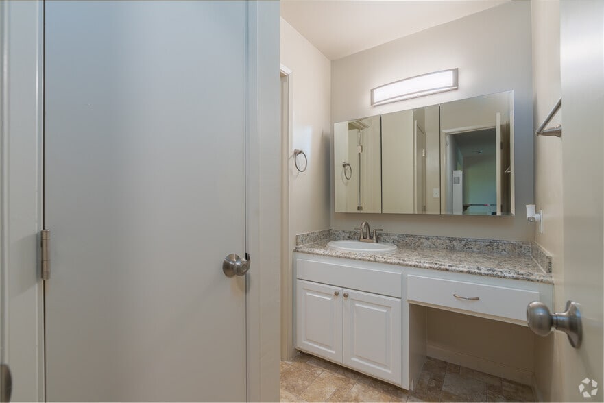 More Photos Of 500 Sunrise Ave, Roseville Apartments For Sale