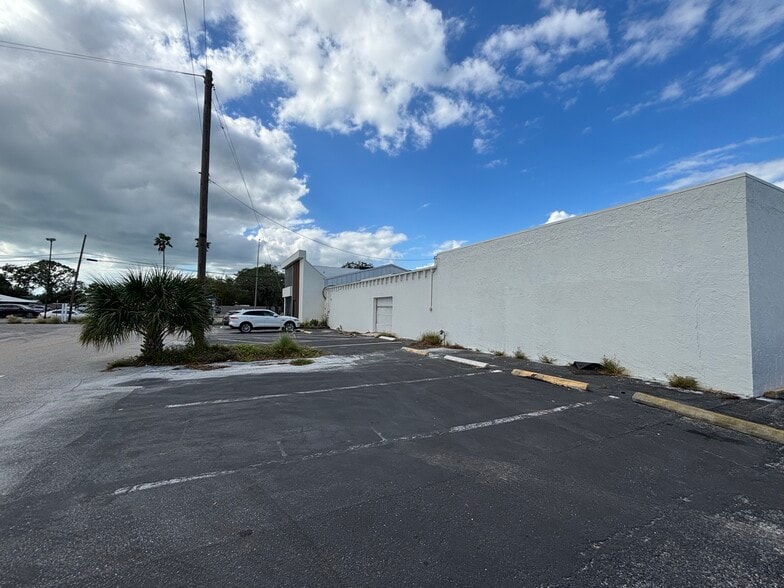 More Photos Of 4441 S Tamiami Trl, Sarasota Freestanding For Sale