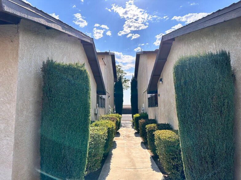 More Photos Of 12745 Navajo Rd, Apple Valley Apartments For Sale