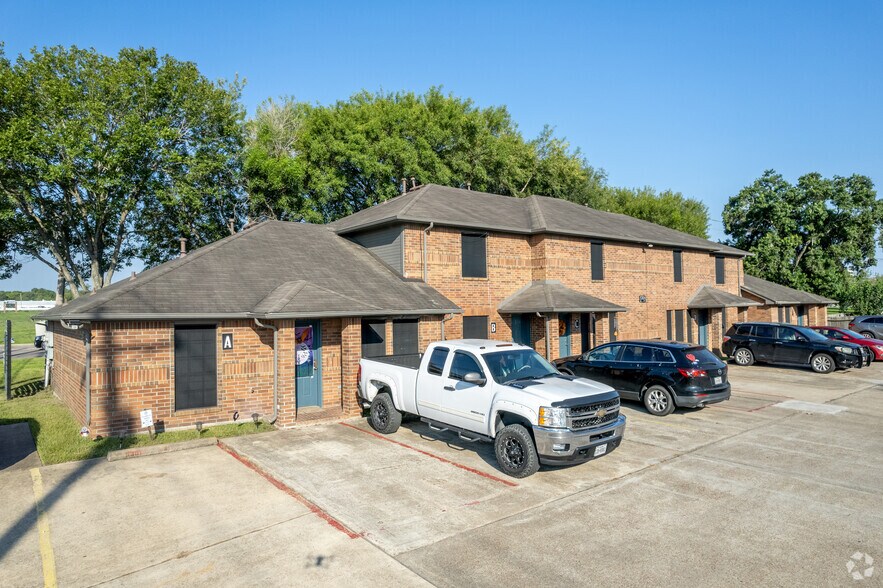 Primary Photo Of 5301 FM 517 Rd E, Dickinson Apartments For Sale