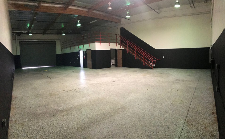 More Photos Of 41665 Eastman Dr, Murrieta Warehouse For Lease