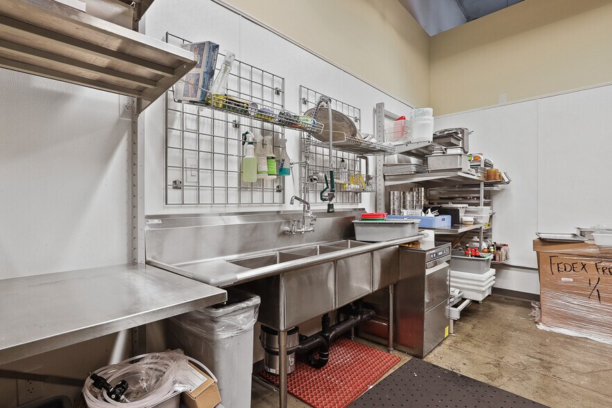 More Photos Of 9661 Irvine Center Dr, Irvine Loft Creative Space For Sale