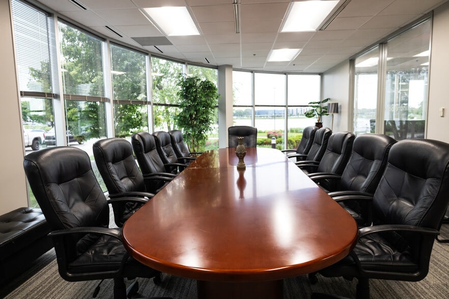 More Photos Of 3950 Priority Way South Dr, Indianapolis Office For Lease