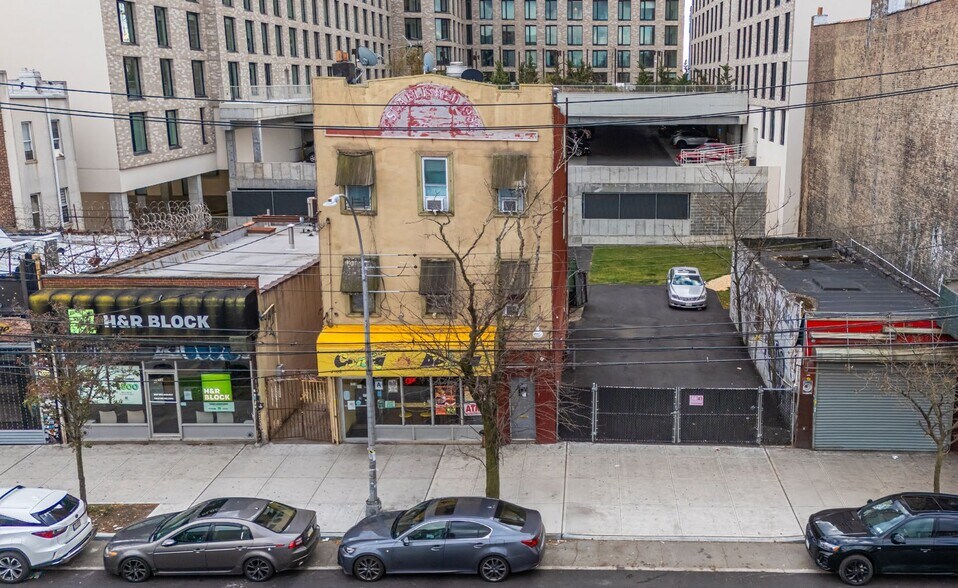 Primary Photo Of , Brooklyn General Retail For Sale