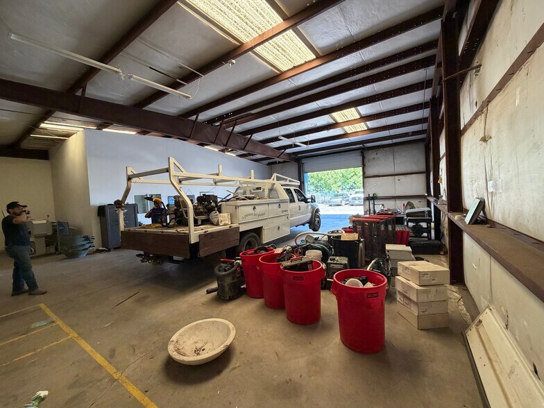 More Photos Of 2740 N Sunnyside Ave, Fresno Warehouse For Lease