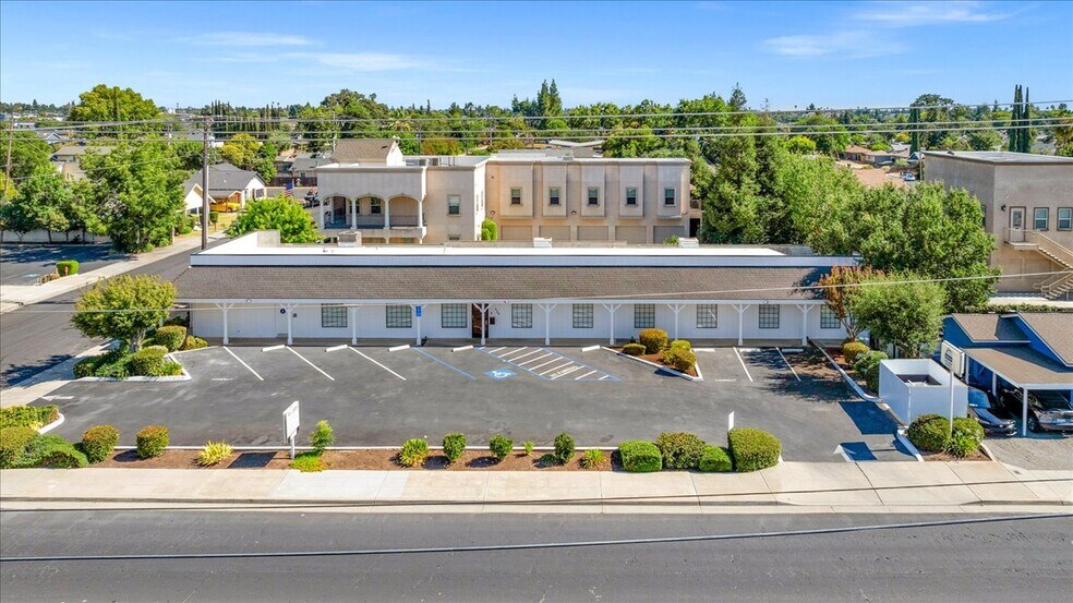 More Photos Of 324-330 Bullard Ave, Clovis Office For Lease