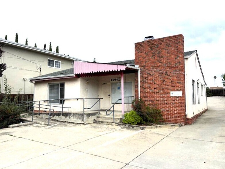 Primary Photo Of 19942 Lake Chabot Rd, Castro Valley Medical For Sale