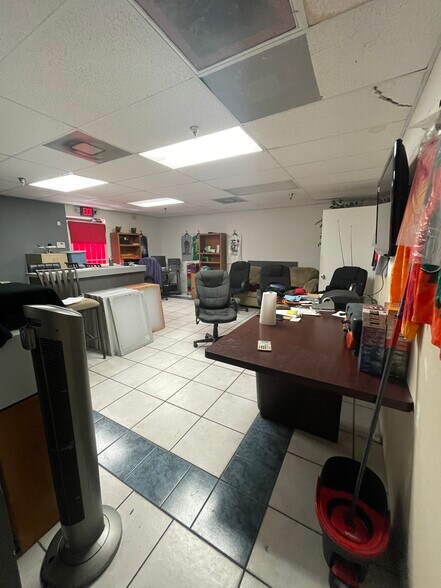 More Photos Of 5512 NW 161st St, Miami Lakes Warehouse For Lease