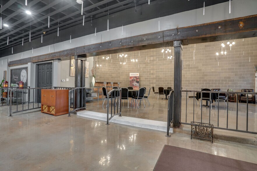 More Photos Of 109-111 S Main St, Irving Restaurant For Sale