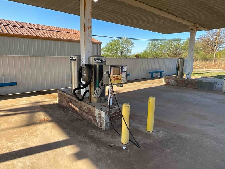 More Photos Of 600 Opal Ave, Clinton Carwash For Sale