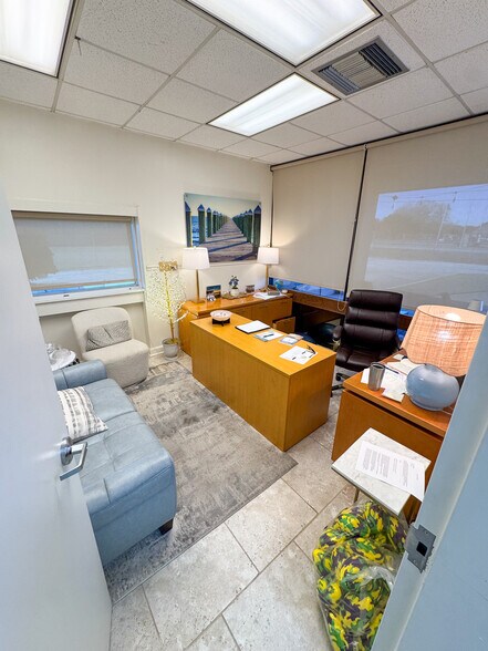 More Photos Of 1808 S Craft Hwy, Chickasaw Office For Lease