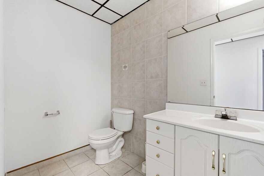 More Photos Of 1331 N Stewart Ave, Springfield Medical For Sale