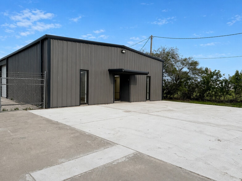 More Photos Of 226-222 Flato Rd, Corpus Christi Warehouse For Lease