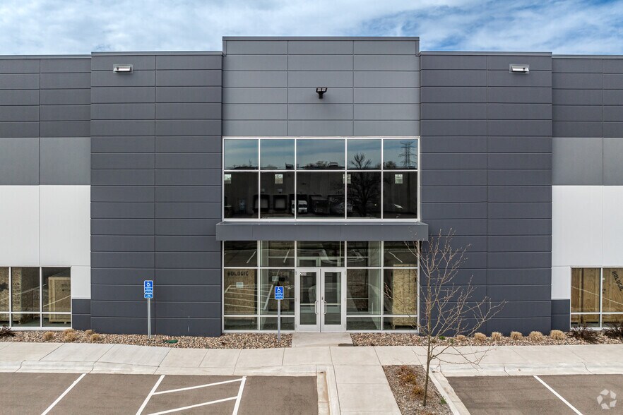 More Photos Of 9525 E River Rd, Coon Rapids Distribution For Lease