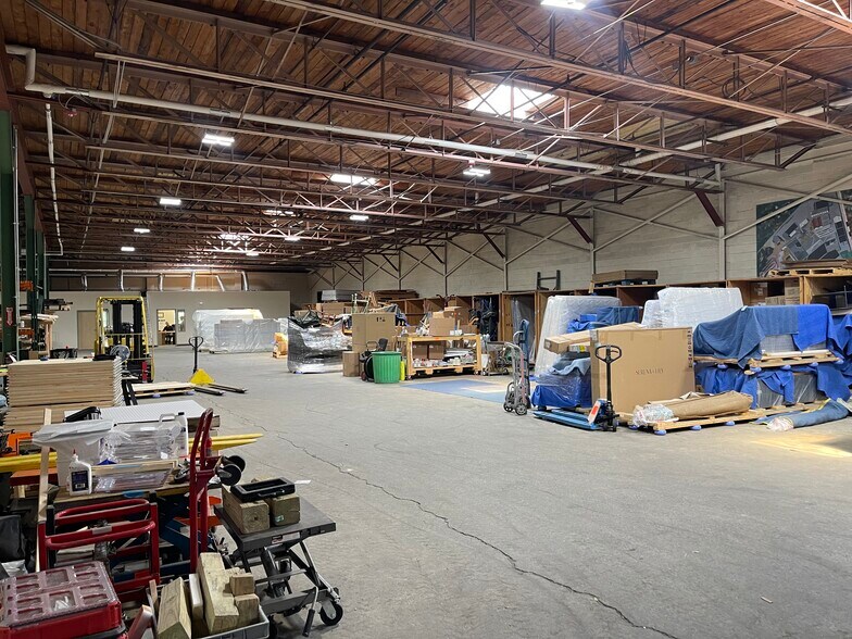 More Photos Of 15 Saunders Way, Westbrook Warehouse For Lease