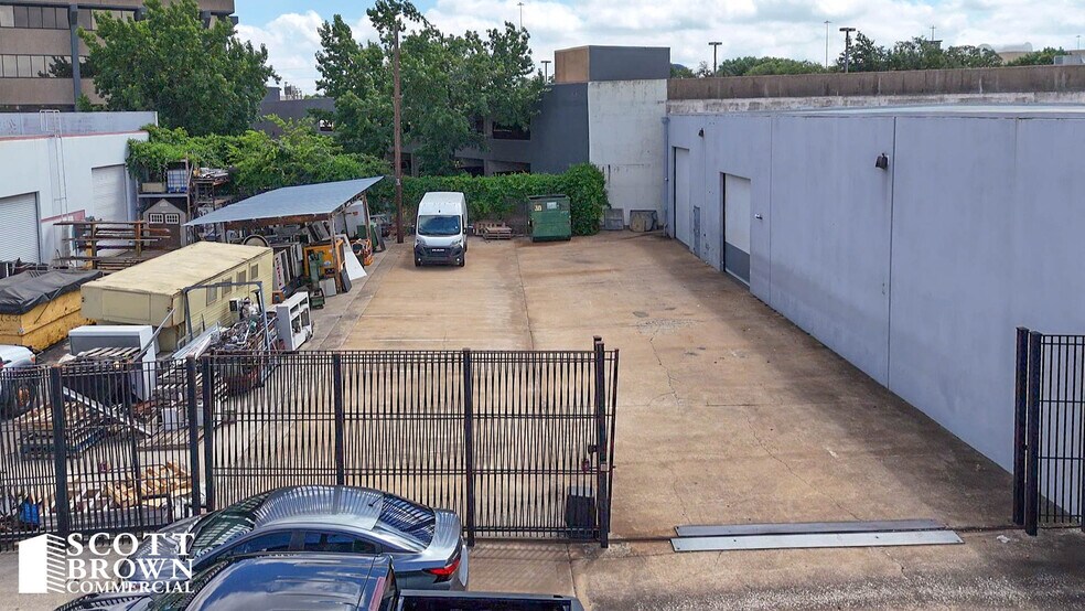 More Photos Of 10763 Mapleridge Dr, Dallas Distribution For Lease