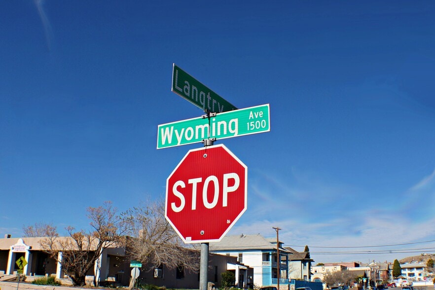 More Photos Of 1500 Wyoming Ave, El Paso Auto Repair For Lease