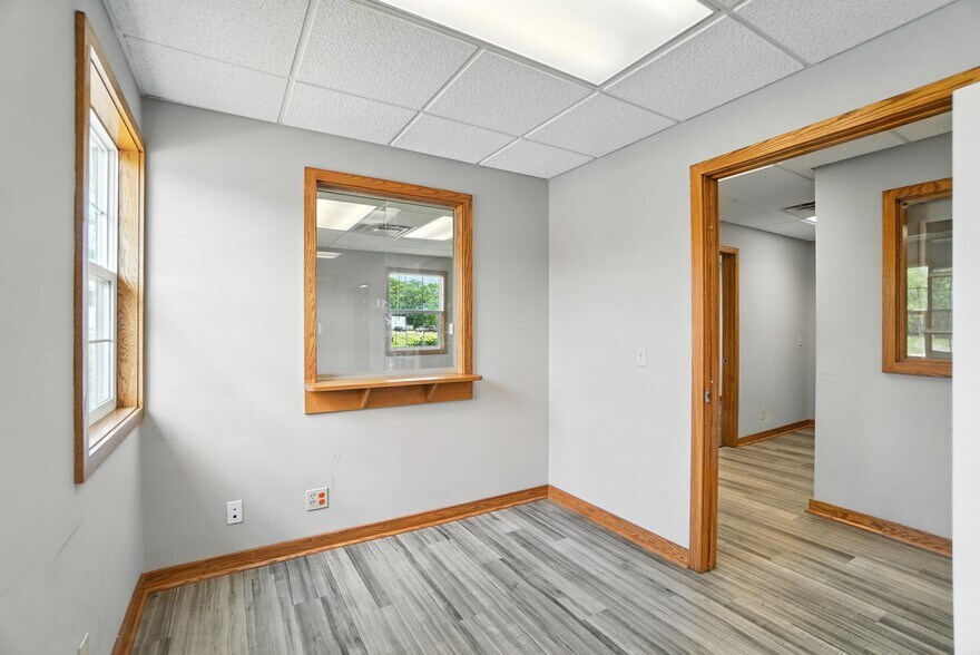 More Photos Of 675-681 Hopewell Dr, Heath Medical For Lease