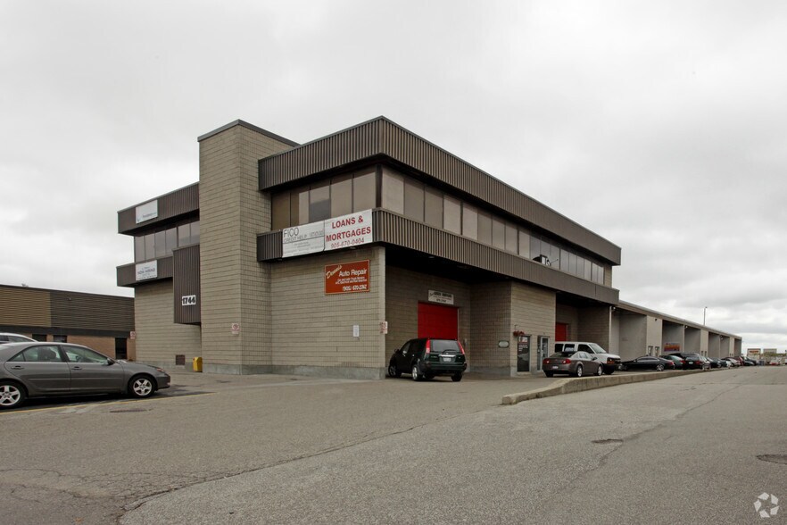 More Photos Of 1744 Meyerside Dr, Mississauga Service For Lease