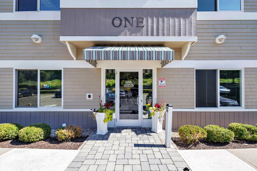 More Photos Of 1449 Old Waterbury Rd, Southbury Office For Sale